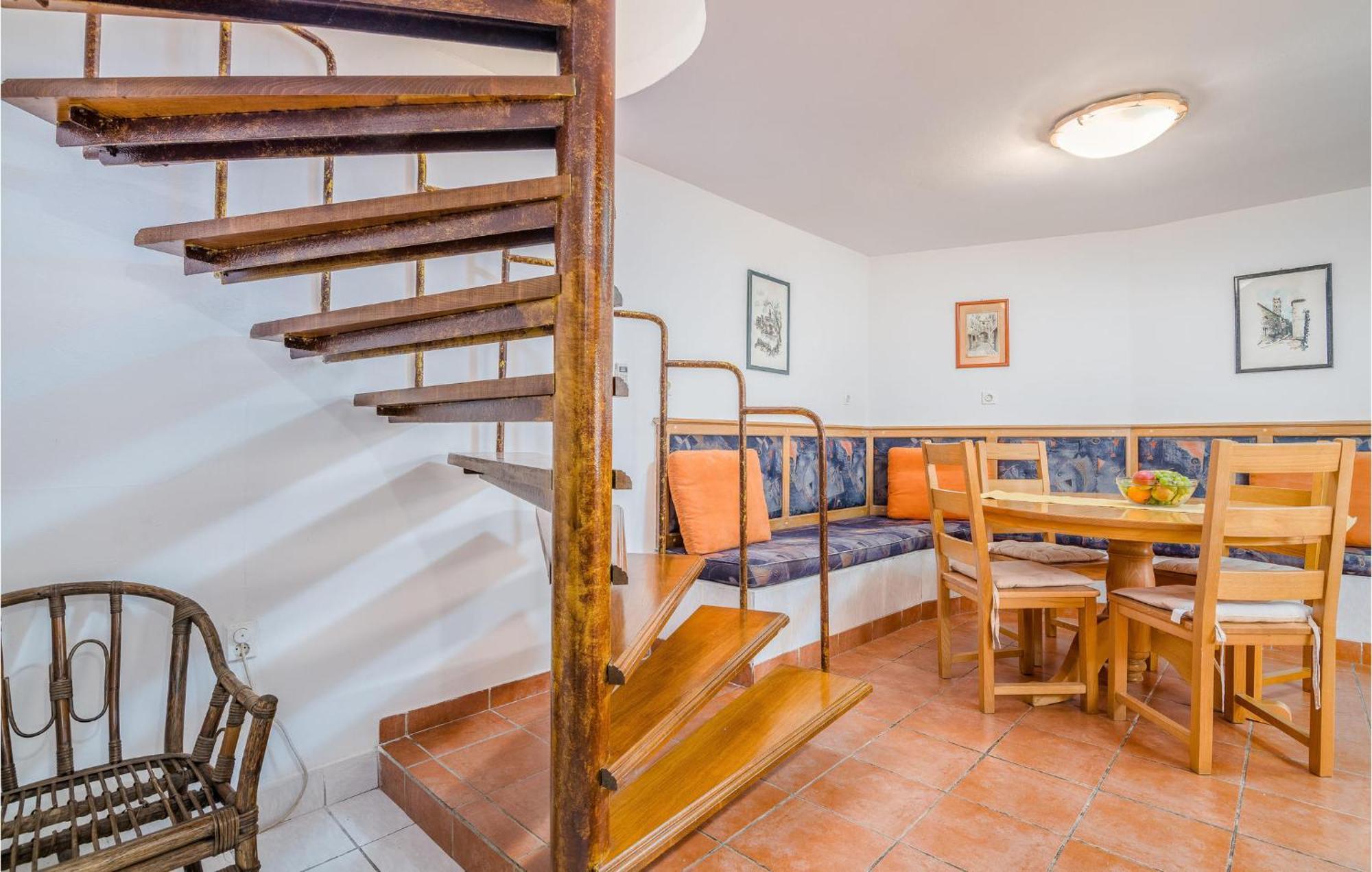 Amazing Home In Malinska Dubasnica With Wifi מראה חיצוני תמונה