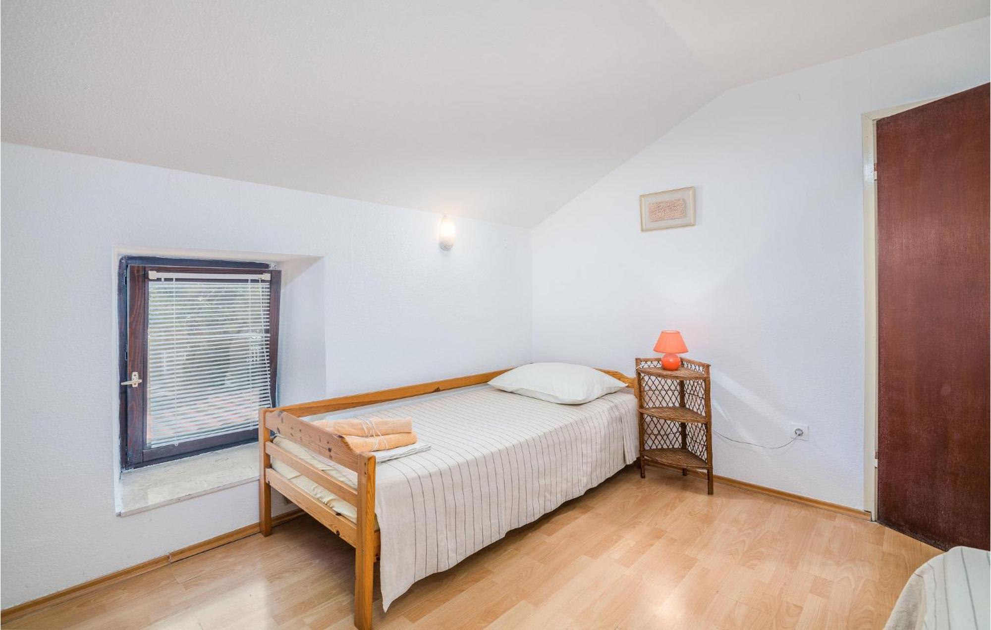 Amazing Home In Malinska Dubasnica With Wifi מראה חיצוני תמונה